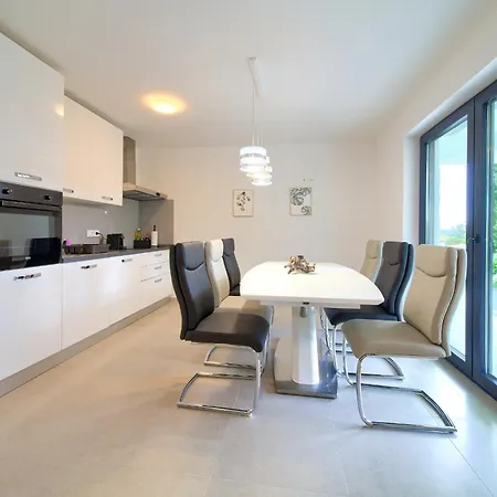 Vilă Amber *only 500m From The Beach* Pinezići