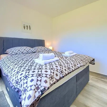 Amber *only 500m From The Beach* * Pinezići