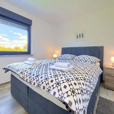 Amber *only 500m From The Beach* * Pinezići