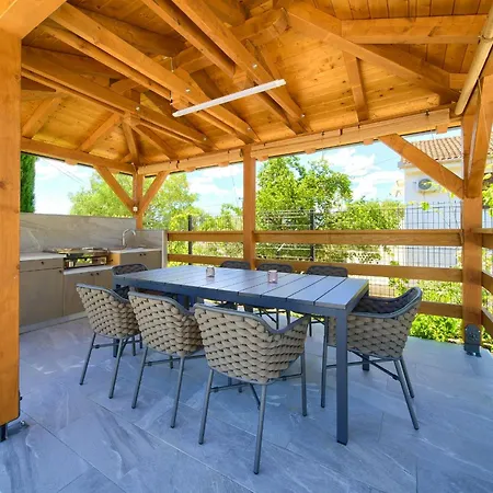 Vilă Amber *only 500m From The Beach* Pinezići